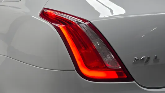Jaguar All New XJ 3.0D LWB 2018 24