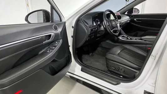 Hyundai (DN8) 1.6 2021 10