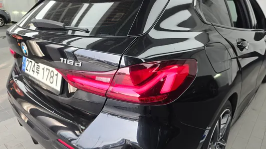 BMW 1 Series (F40) 118d M 2021 23