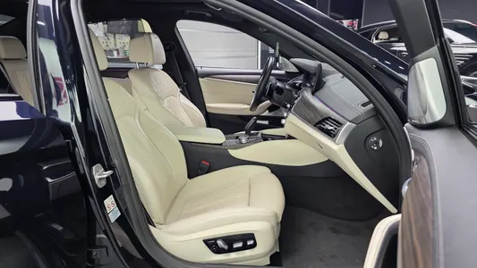 BMW 5 Series (G30) M550i xDrive 2020 11