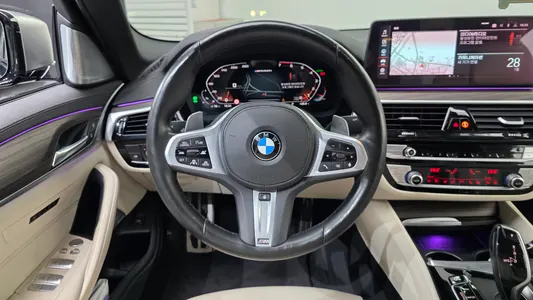BMW 5 Series (G30) M550i xDrive 2020 13