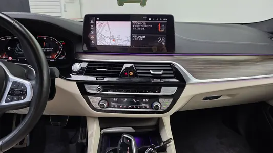 BMW 5 Series (G30) M550i xDrive 2020 14