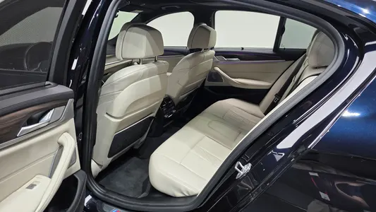 BMW 5 Series (G30) M550i xDrive 2020 26