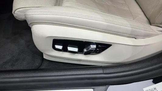 BMW 5 Series (G30) M550i xDrive 2020 32