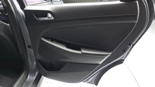 Hyundai Tucson 2.0 2WD 2015 25