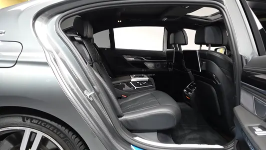 BMW 7 Series (G11) M760Li xDrive 2017 11