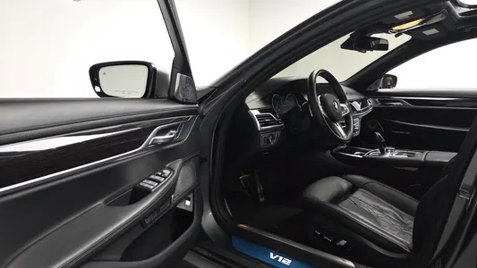 BMW 7 Series (G11) M760Li xDrive 2017 10