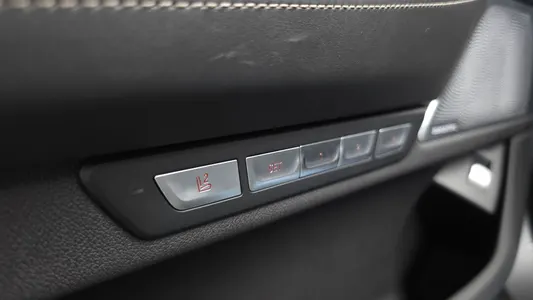 BMW 7 Series (G11) M760Li xDrive 2017 32