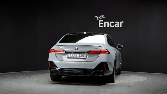 BMW 5 Series (G60) 520i 2025 4