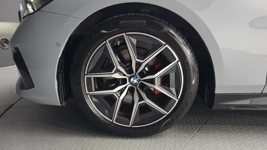 BMW 5 Series (G60) 520i 2025 5