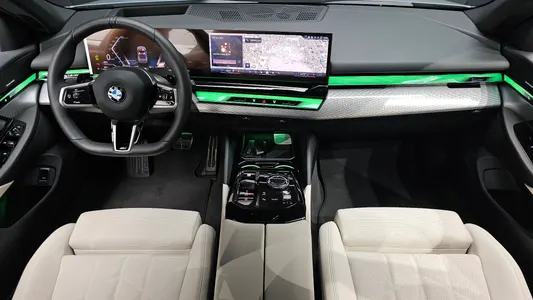BMW 5 Series (G60) 520i 2025 7
