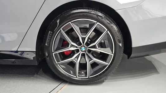 BMW 5 Series (G60) 520i 2025 21