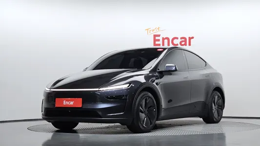 Tesla Y AWD 2025