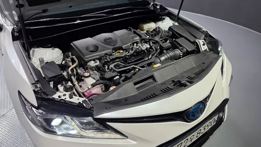 Toyota (XV70) 2.5 LE 2024 6