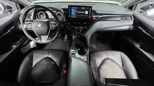 Toyota (XV70) 2.5 LE 2024 7