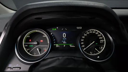 Toyota (XV70) 2.5 LE 2024 8