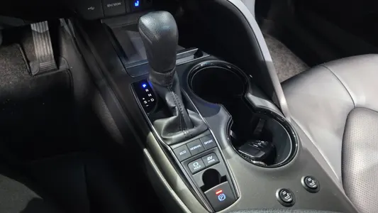 Toyota (XV70) 2.5 LE 2024 9