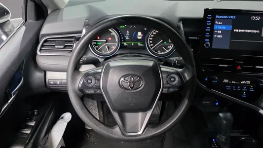 Toyota (XV70) 2.5 LE 2024 13