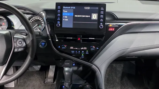 Toyota (XV70) 2.5 LE 2024 14