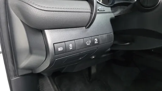 Toyota (XV70) 2.5 LE 2024 17