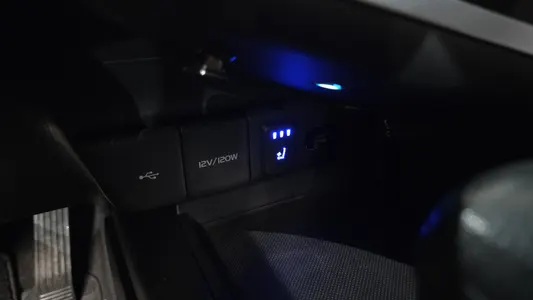 Toyota (XV70) 2.5 LE 2024 19