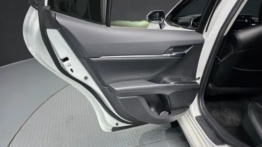 Toyota (XV70) 2.5 LE 2024 25