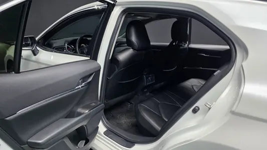 Toyota (XV70) 2.5 LE 2024 26
