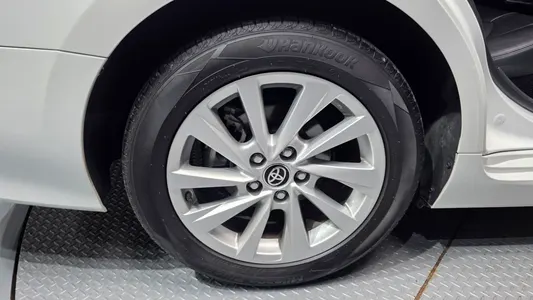 Toyota (XV70) 2.5 LE 2024 21