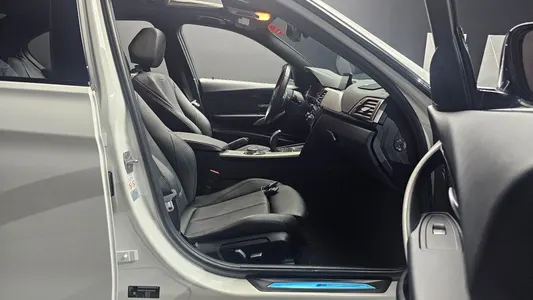 BMW 3 Series (F30) 320d M 2018 26
