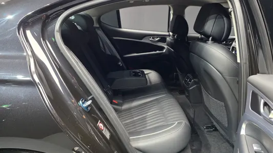 Genesis G70 2.0T AWD 2019 12