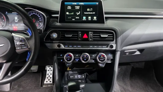Genesis G70 2.0T AWD 2019 14
