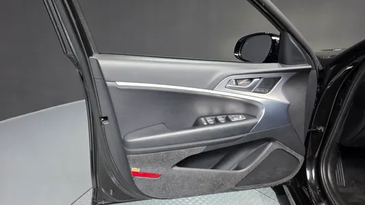Genesis G70 2.0T AWD 2019 25