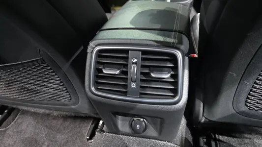 Genesis G70 2.0T AWD 2019 35