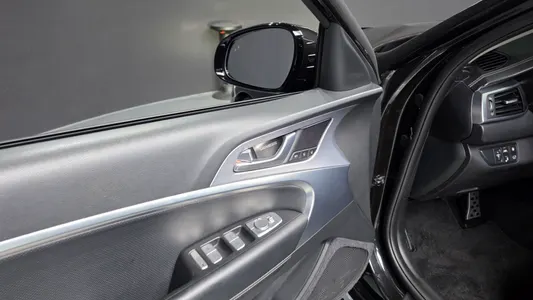Genesis G70 2.0T AWD 2019 28