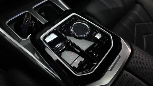 BMW 7 Series (G70) 750e xDrive M 2023 9