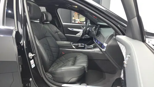 BMW 7 Series (G70) 750e xDrive M 2023 11