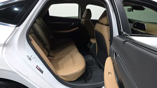 Hyundai (DN8) 2020 12