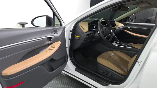 Hyundai (DN8) 2020 10