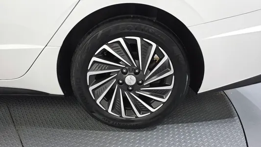 Hyundai (DN8) 2020 21