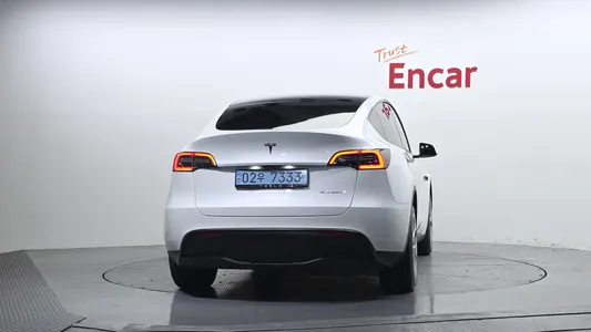 Tesla Y AWD 2022 4