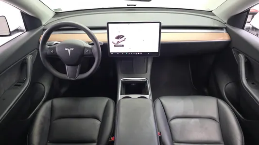 Tesla Y AWD 2022 7