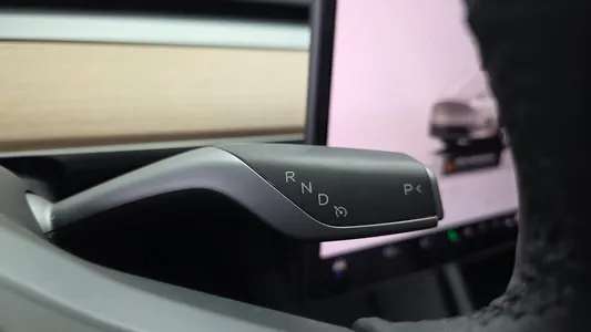 Tesla Y AWD 2022 9