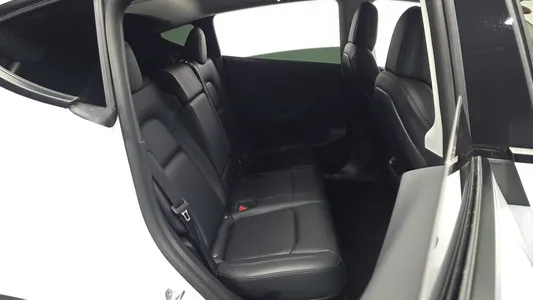 Tesla Y AWD 2022 11