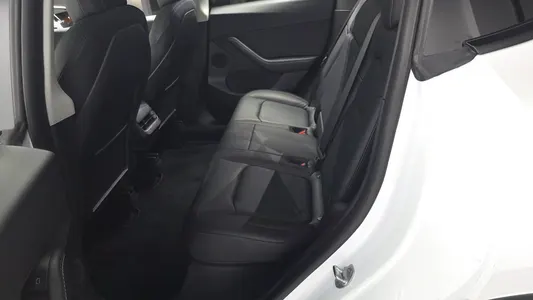 Tesla Y AWD 2022 12