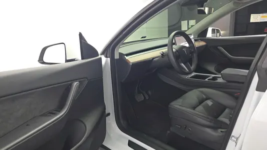 Tesla Y AWD 2022 10