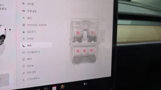 Tesla Y AWD 2022 18