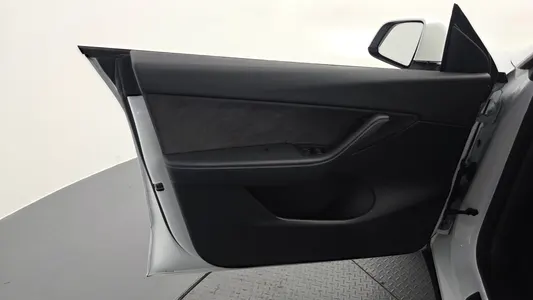 Tesla Y AWD 2022 24