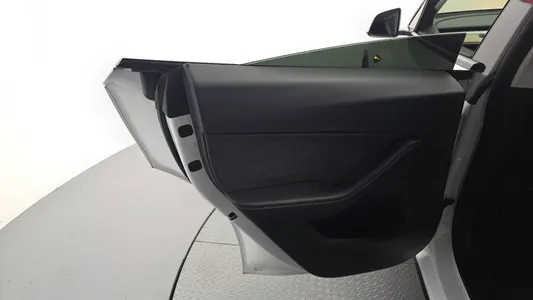 Tesla Y AWD 2022 25