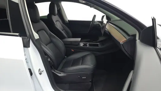 Tesla Y AWD 2022 26
