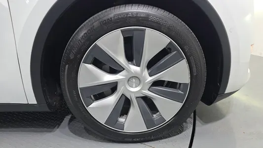 Tesla Y AWD 2022 21